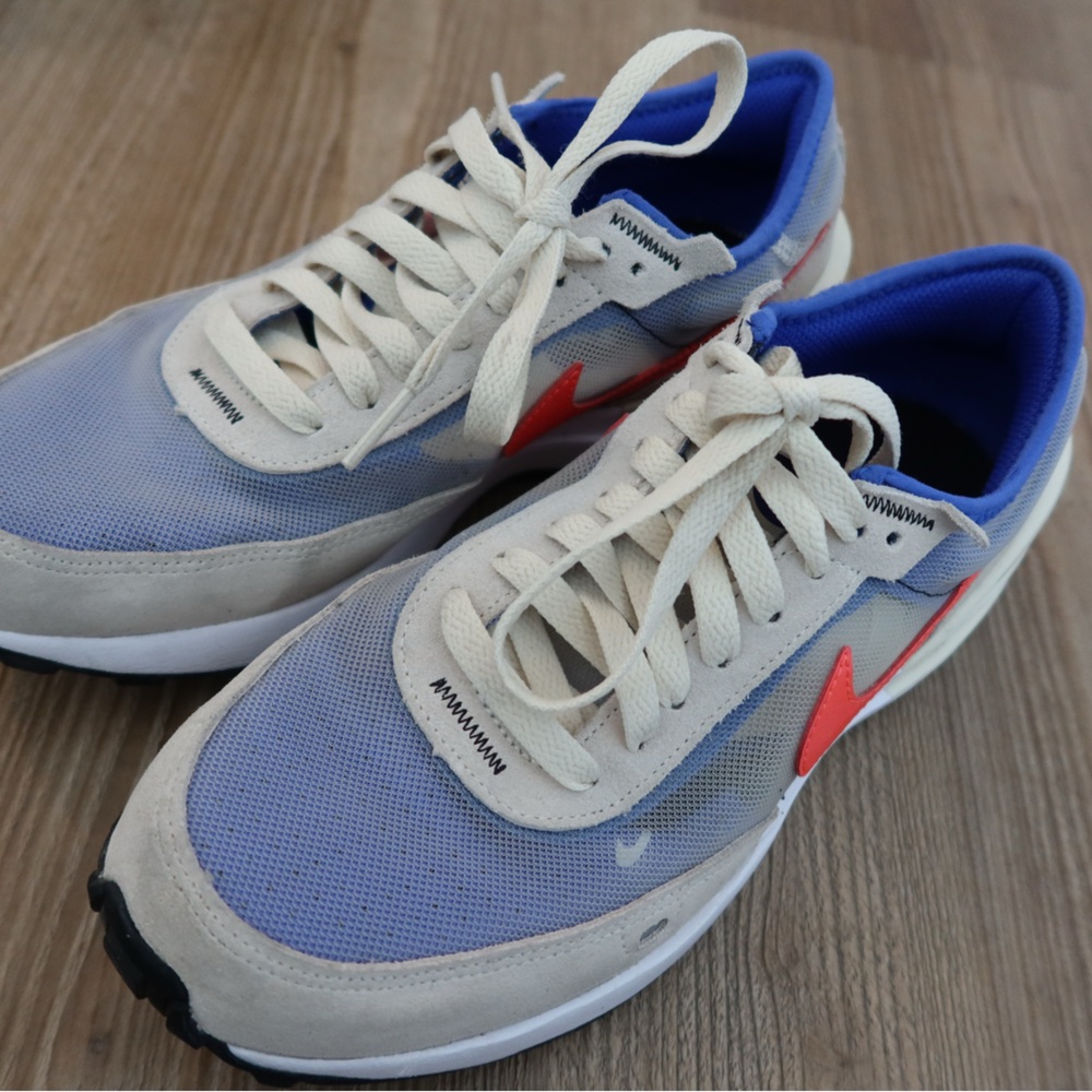 NIKE WAFFLE ONE NATURAL CRIMSON. 6YOUTH/ 7.5 WMN